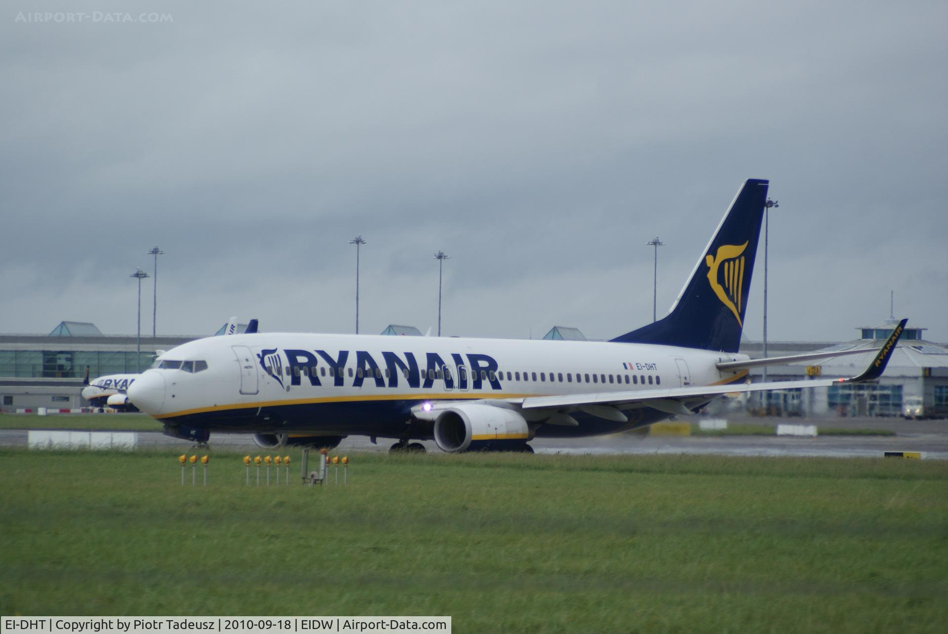 EI-DHT, 2005 Boeing 737-8AS C/N 33581, dublin