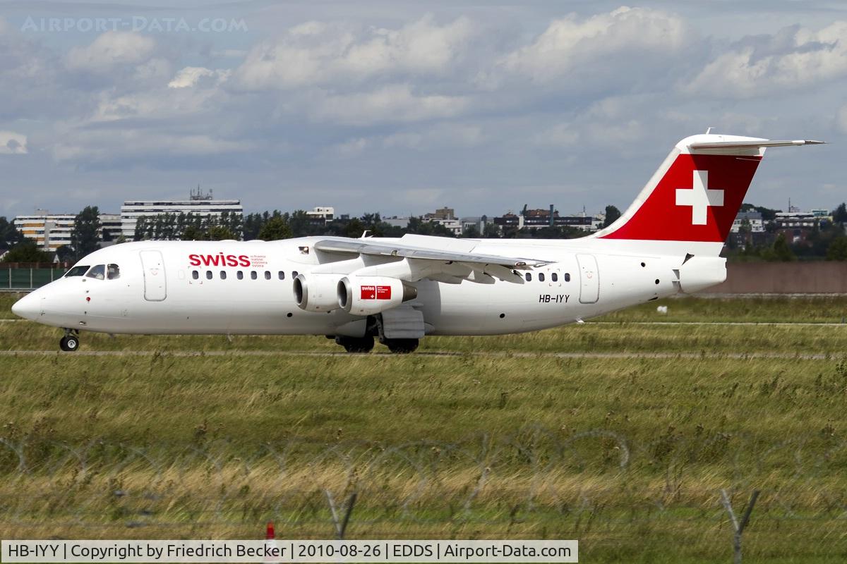HB-IYY, 1998 British Aerospace Avro 146-RJ100 C/N E3339, decelerating after touchdown