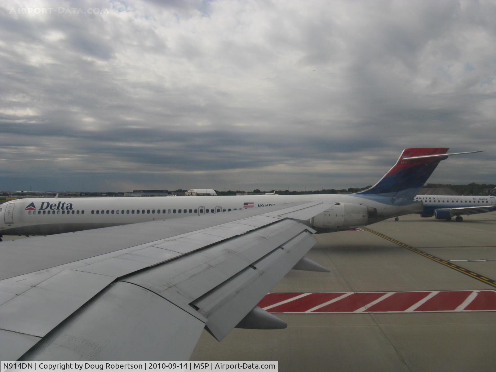 N914DN, 1996 McDonnell Douglas MD-90-30 C/N 53394, 1996 McDonnell Douglas MD-90-30 of Delta Airlines, two Int'l Aero Engines IAE-V2525-D5 Turbofans 25,000 lb st each
