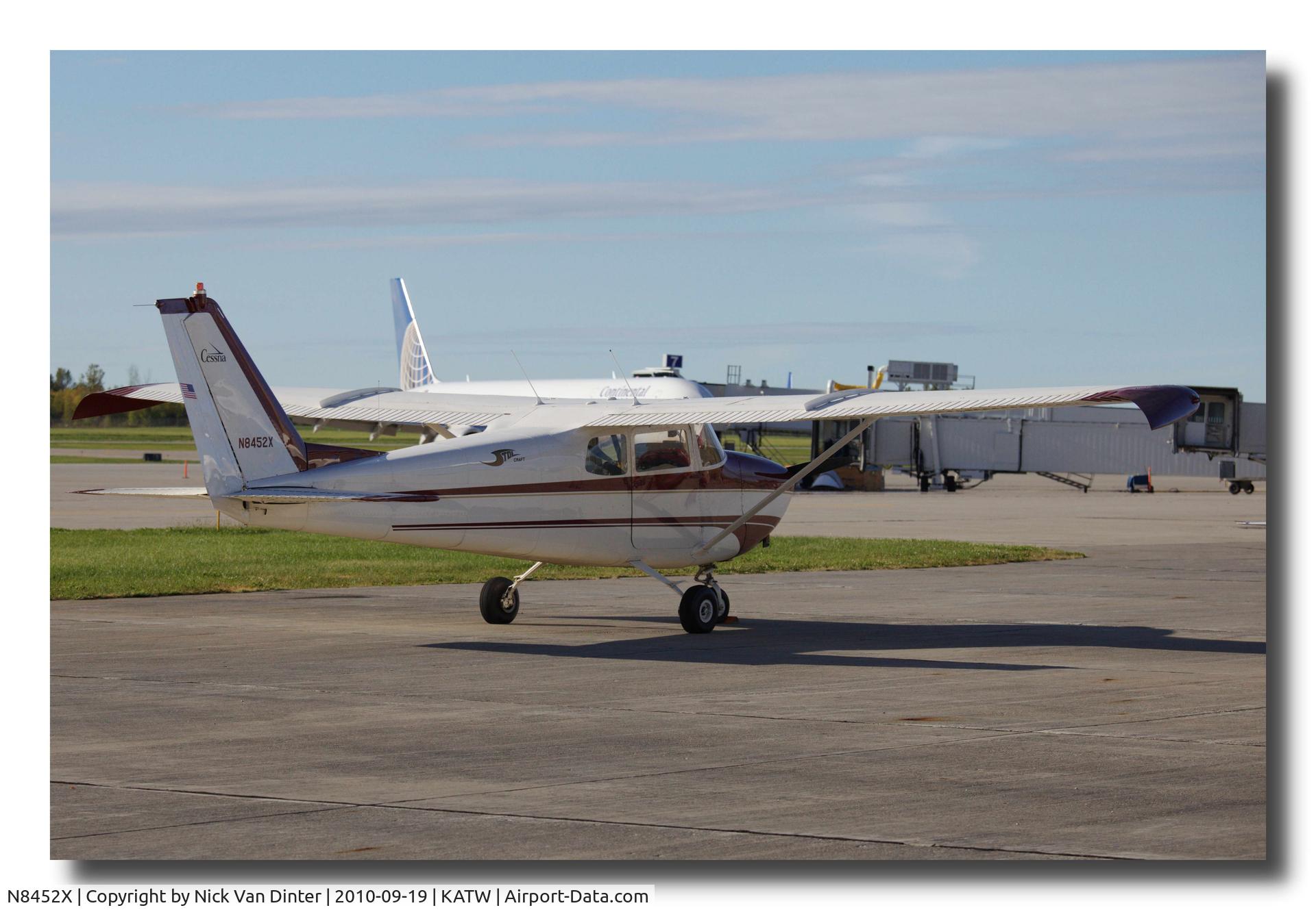 N8452X, 1961 Cessna 172C C/N 17248952, On the ramp