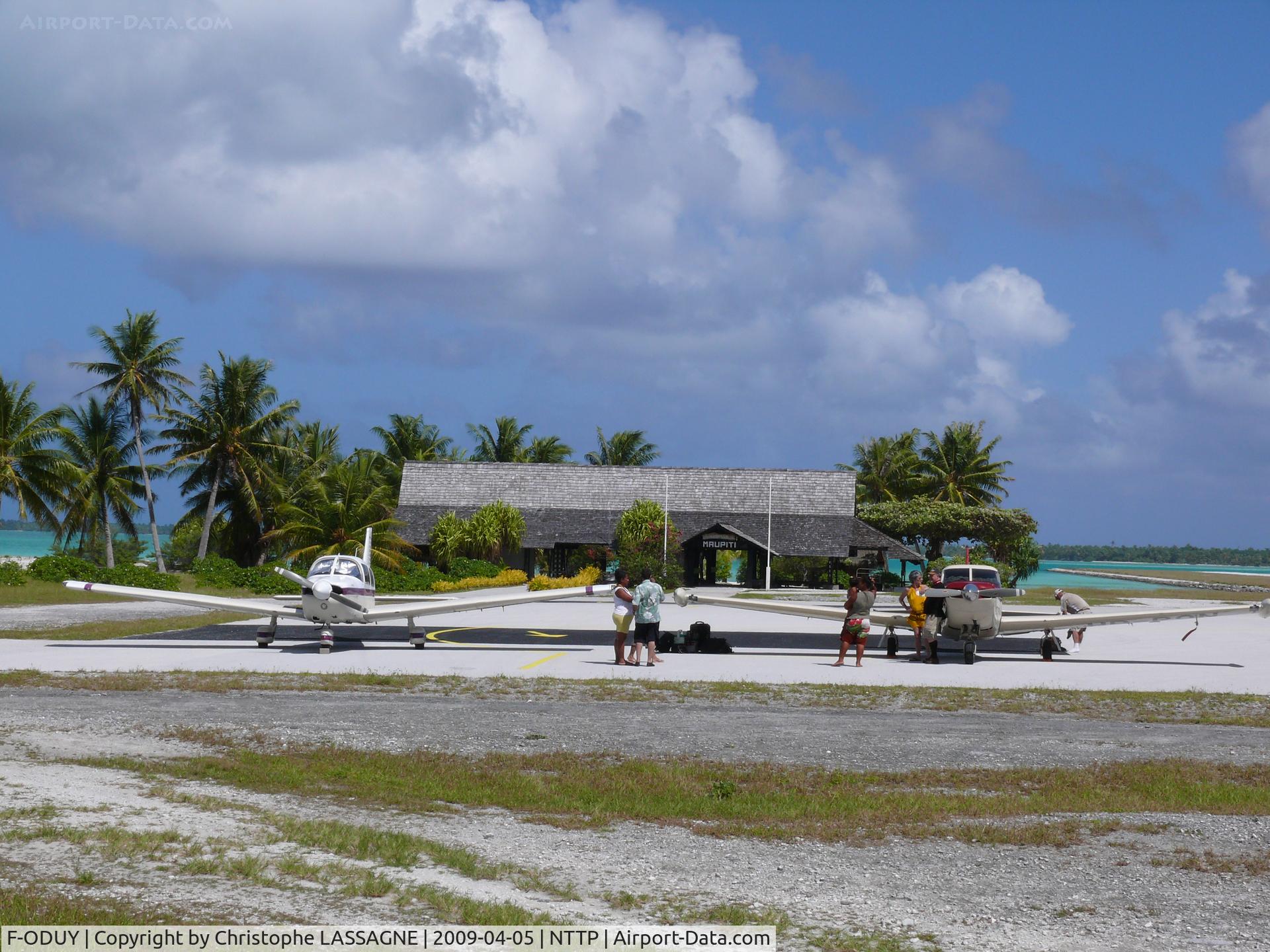 F-ODUY, 1988 Piper PA-28-181 Archer C/N 28-90092, Arrival at Maupiti airport