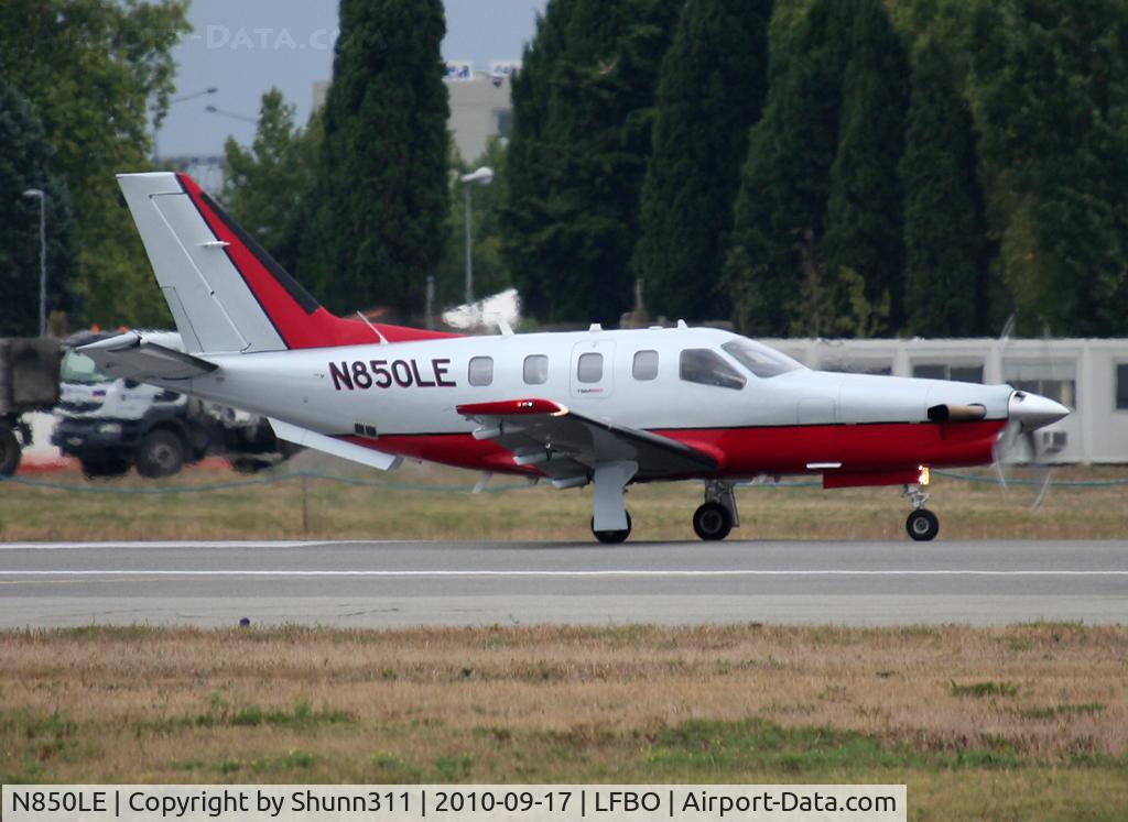 N850LE, 2009 Socata TBM-700 C/N 511, Ready for take off rwy 32R