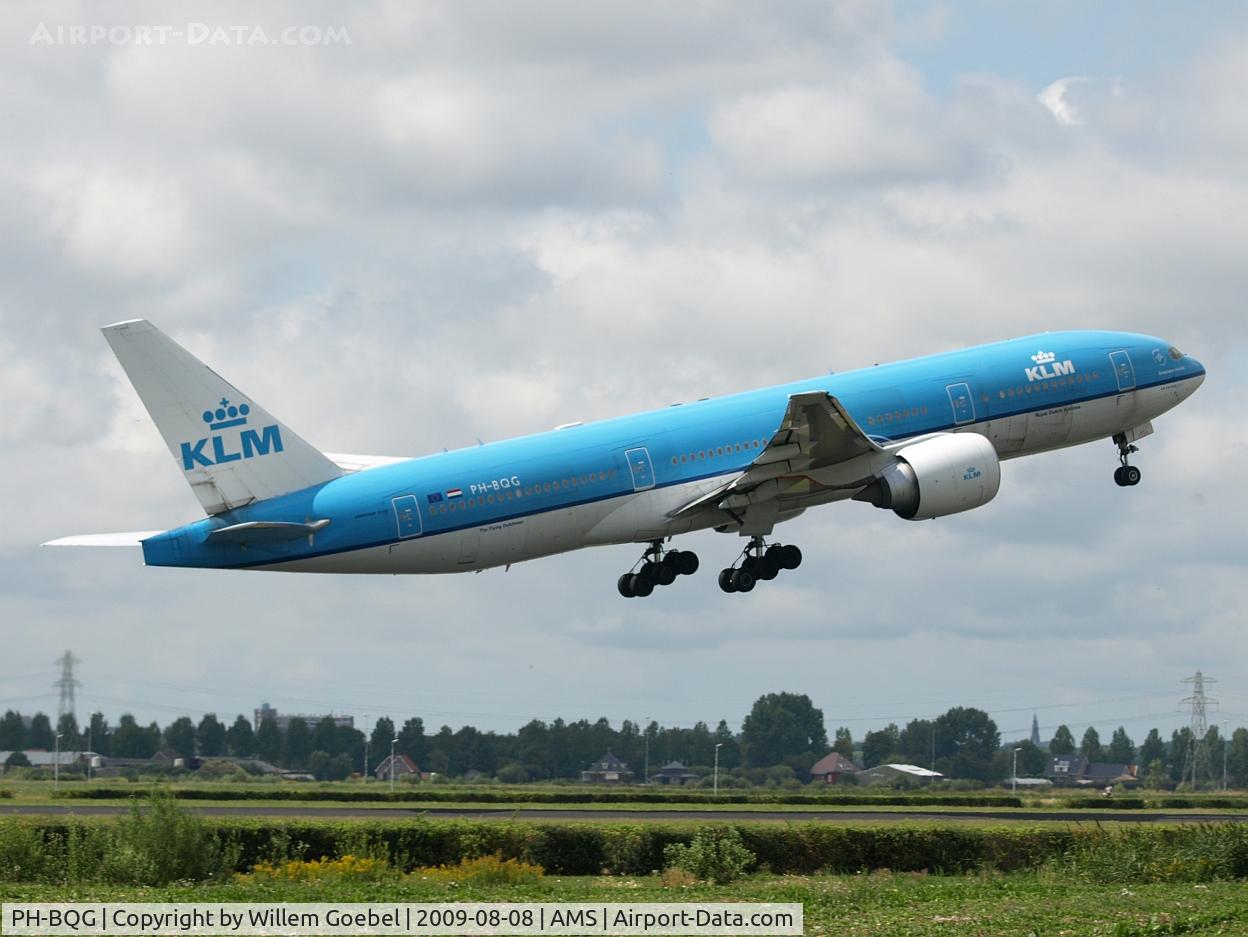 PH-BQG, 2004 Boeing 777-206/ER C/N 32704, Take off of the  