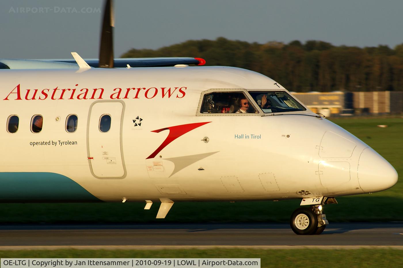 OE-LTG, 1997 De Havilland Canada DHC-8-314Q Dash 8 C/N 438, Aua arrows @ LOWL