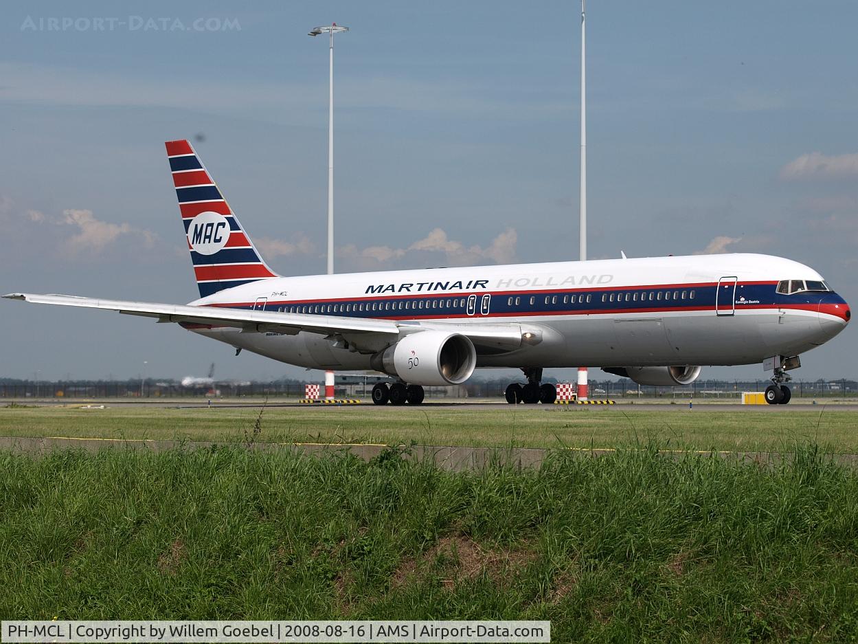 PH-MCL, 1992 Boeing 767-31A/ER C/N 26469, Taxi to the gate