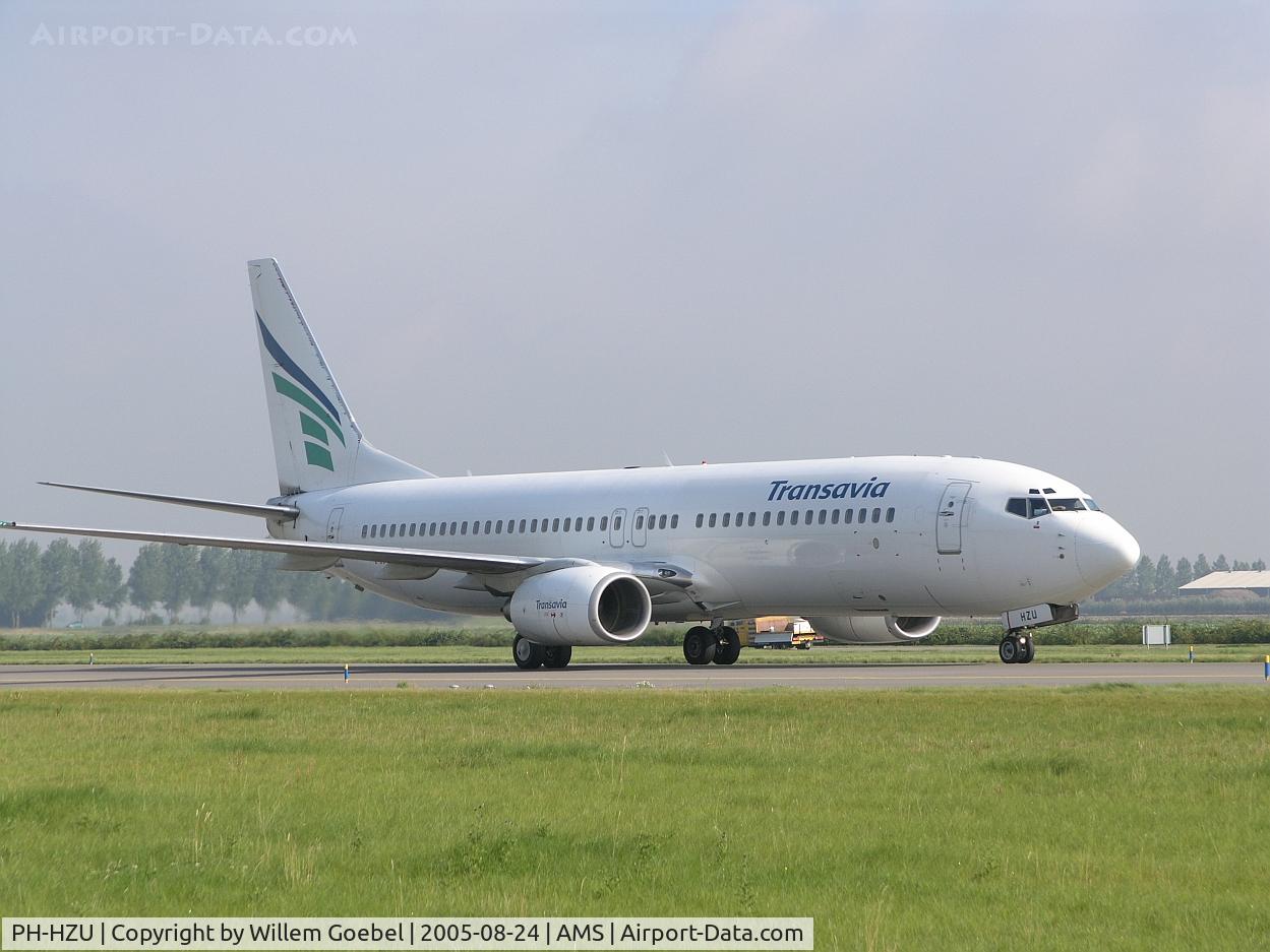 PH-HZU, Boeing 737-8BG C/N 32358, Taxi to the gate
