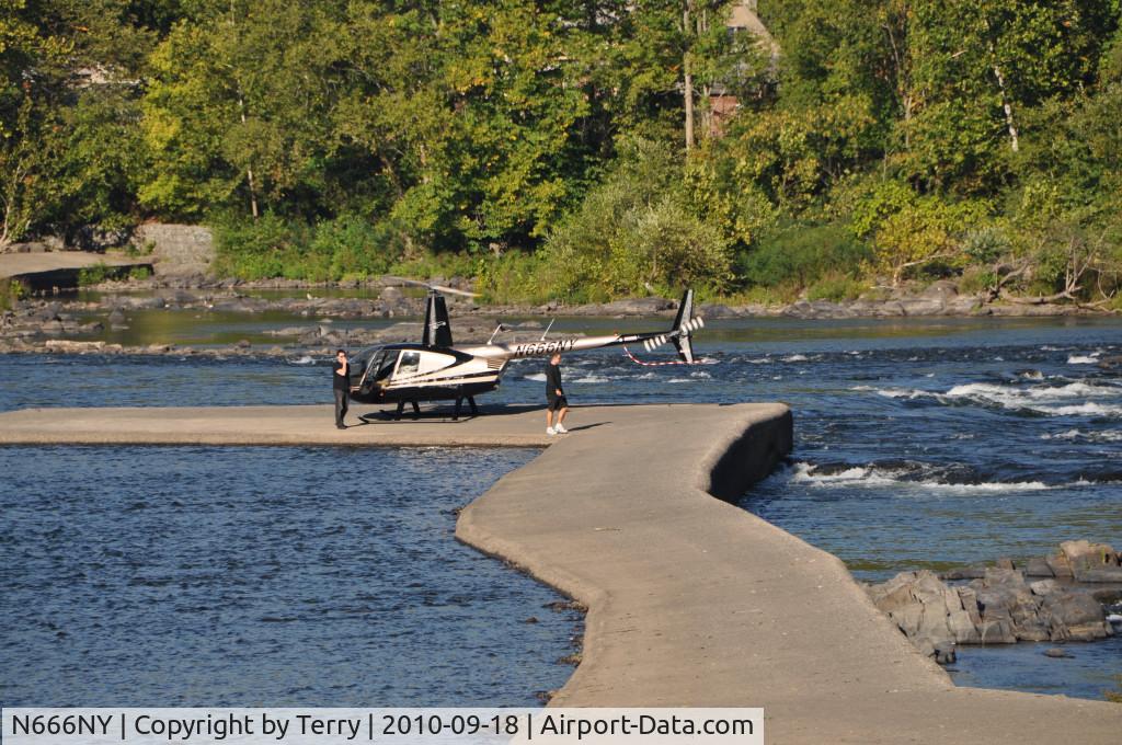 N666NY, 2007 Robinson R44 C/N 1679, Delaware River stop 9.18.10 on Wingdam Near New Hope PA