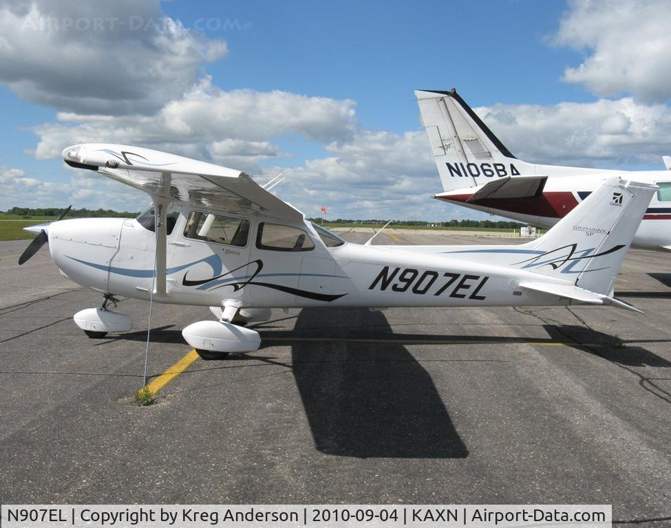 N907EL, 2008 Cessna 172S C/N 172S10750, Cessna 172S Skyhawk on the line.