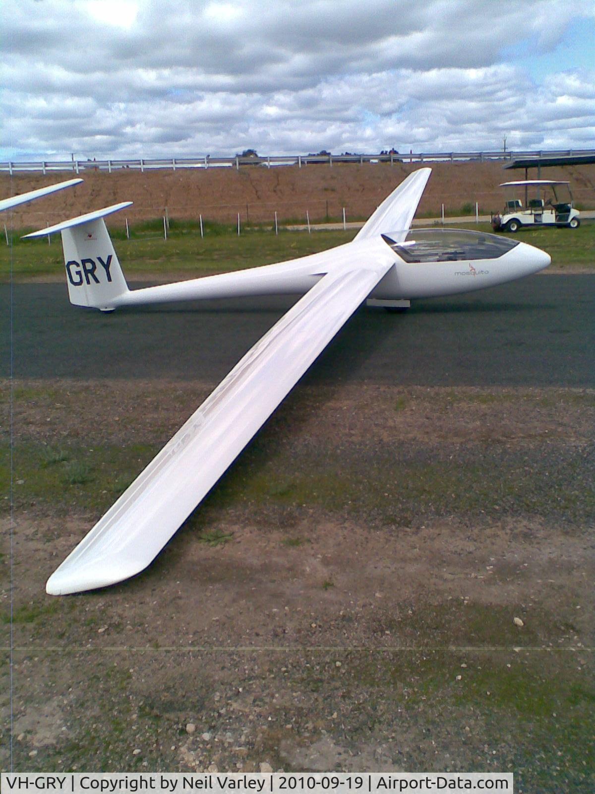 VH-GRY, 1977 Glasflugel 303 Mosquito C/N 62, Lined up on take-off pad runway 23 Gawler