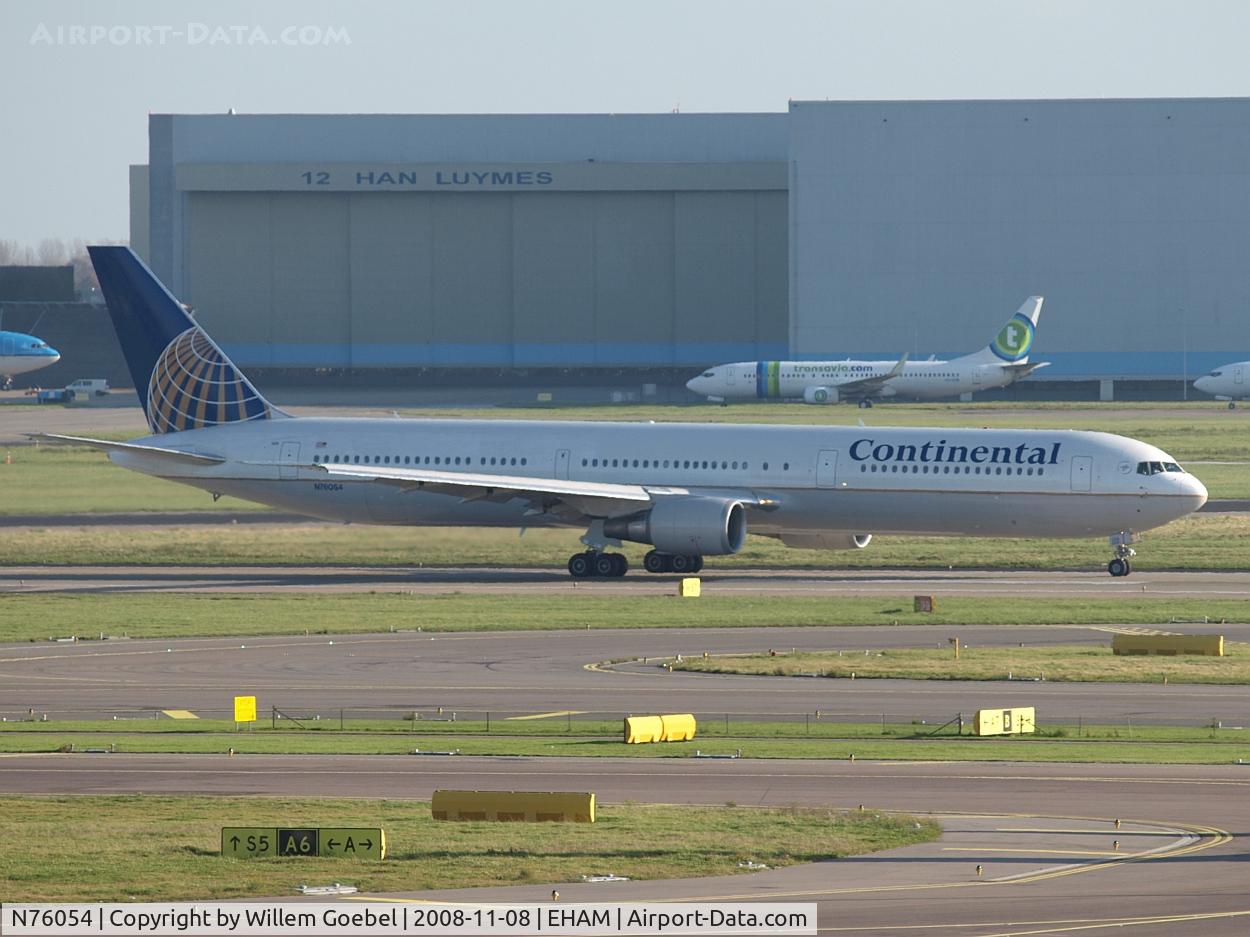 N76054, 2000 Boeing 767-424/ER C/N 29449, Taxi to the runway for take off.