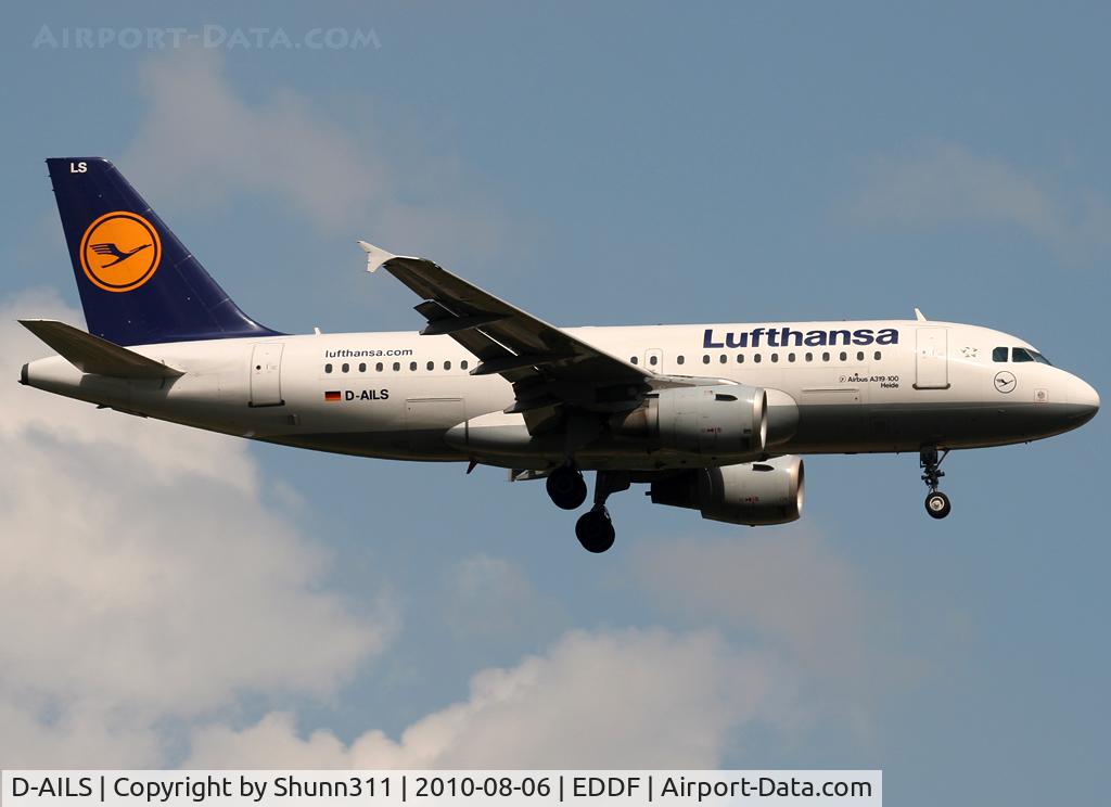 D-AILS, 1997 Airbus A319-114 C/N 729, Landing rwy 07R