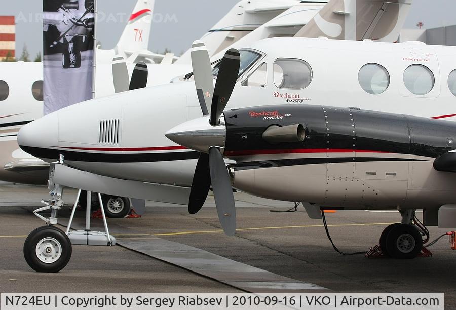 N724EU, 2010 Hawker Beechcraft 350i King Air (B300) C/N FL-724, Vnukovo