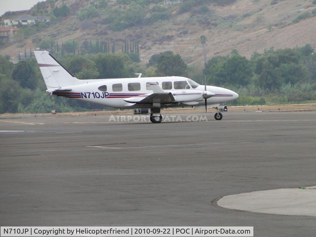 N710JP, 1979 Piper PA-31-350 Chieftain C/N 31-7952086, Taxiing from transient parking and waiting permission to enter taxiway to go to runway 26L