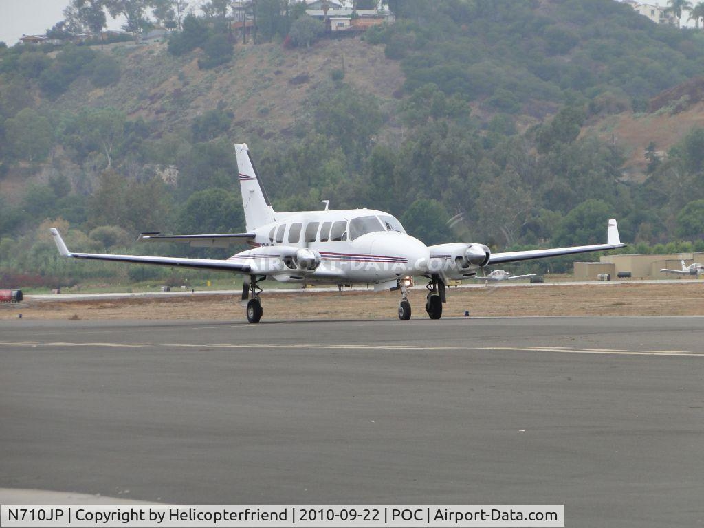N710JP, 1979 Piper PA-31-350 Chieftain C/N 31-7952086, Taxiing eastbound to runway 26L