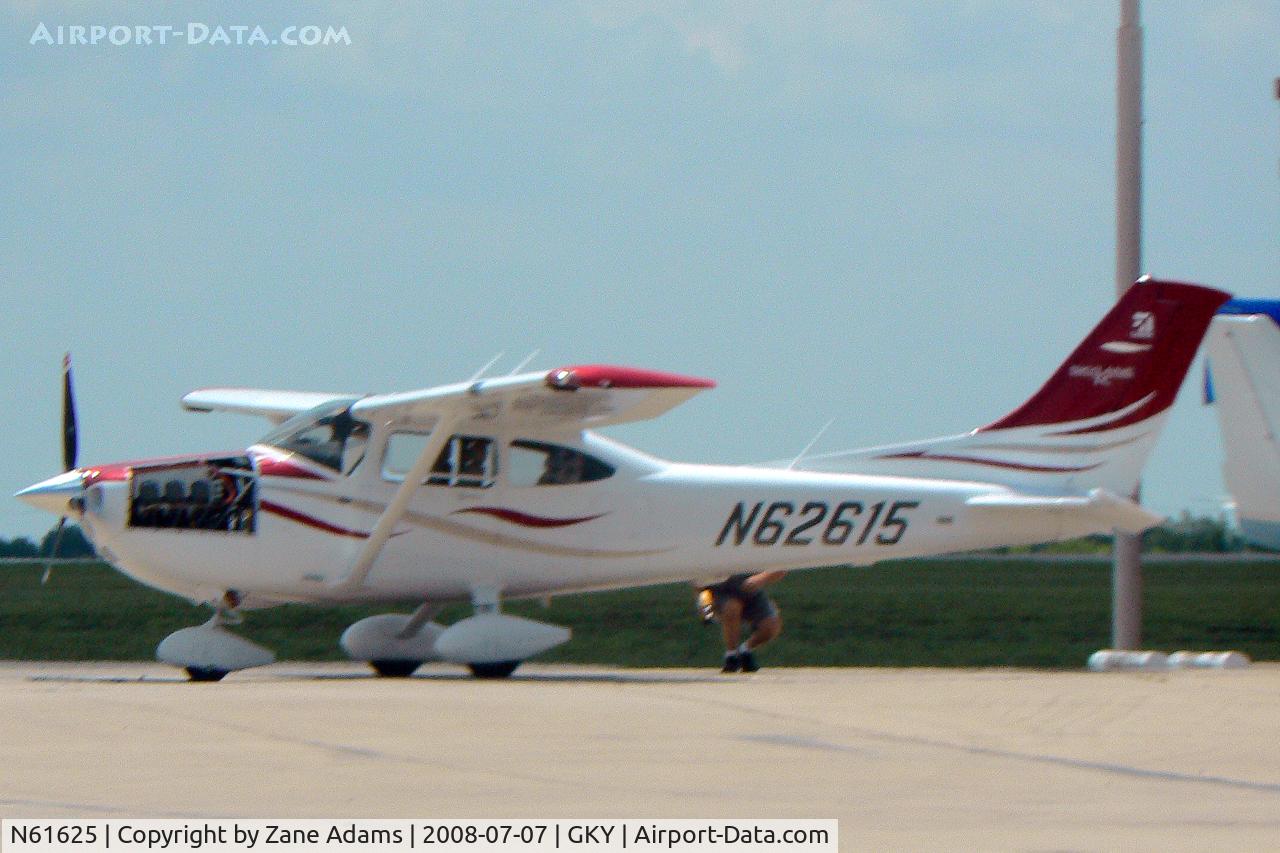 N61625, 1975 Cessna 172M C/N 17264683, At Arlington Municipal Airport, TX