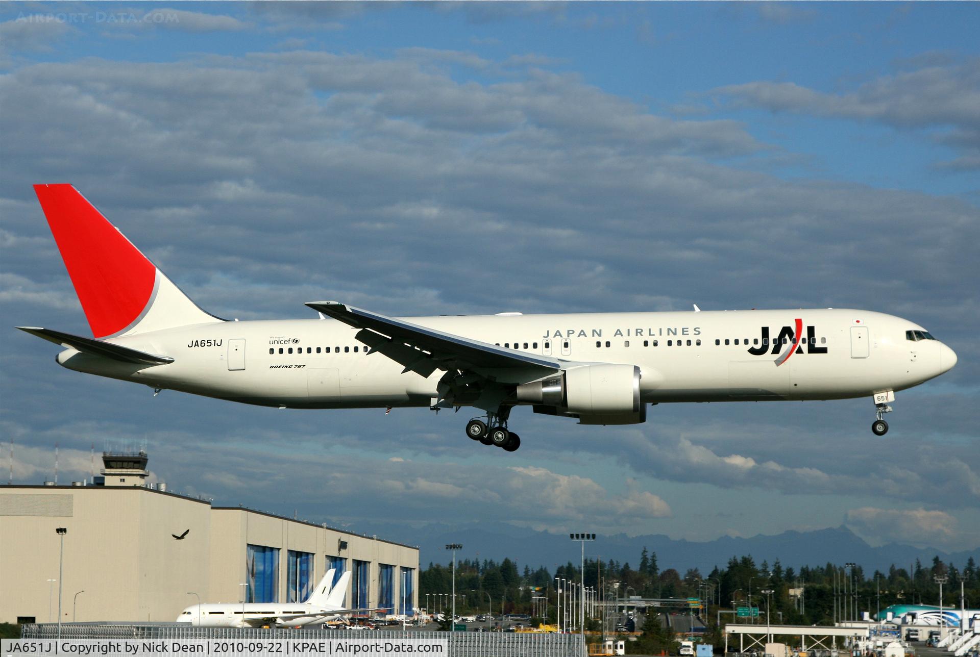 JA651J, 2010 Boeing 767-346/ER C/N 40363, KPAE Boeing 951 on short final to 16R