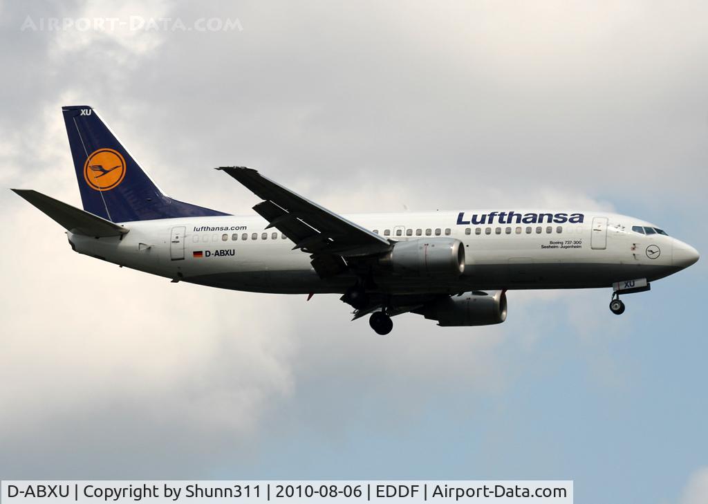 D-ABXU, 1989 Boeing 737-330 C/N 24282, Landing rwy 07R