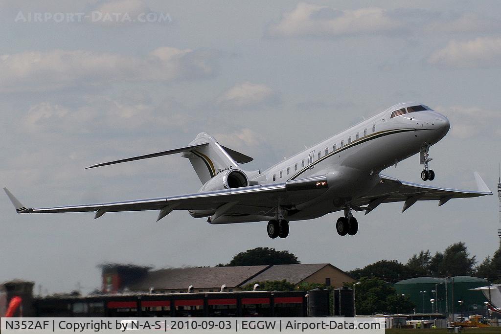 N352AF, 2008 Bombardier BD-700-1A11 Global 5000 C/N 9302, Departing LTN