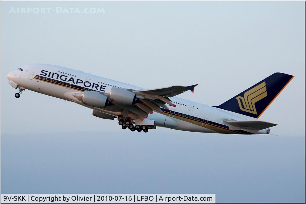 9V-SKK, 2009 Airbus A380-841 C/N 051, Take off for delivery flight.