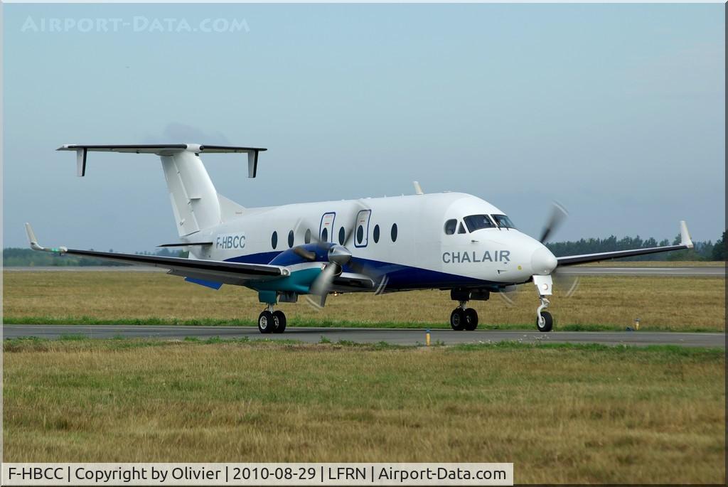 F-HBCC, 1999 Beech 1900D C/N UE-350, Taxying.