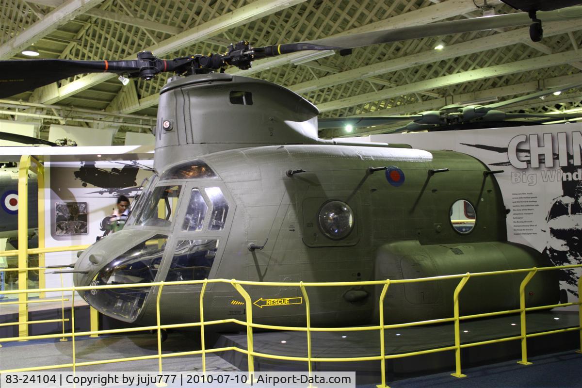 83-24104, 1983 Boeing CH-47D Chinook C/N M.3034, peint ZA718 BN