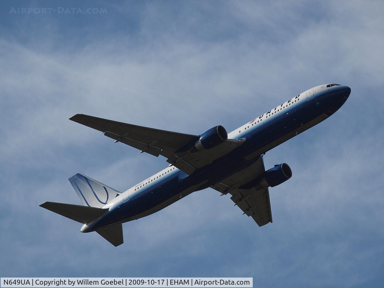 N649UA, 1992 Boeing 767-322 C/N 25286, Take off of the 