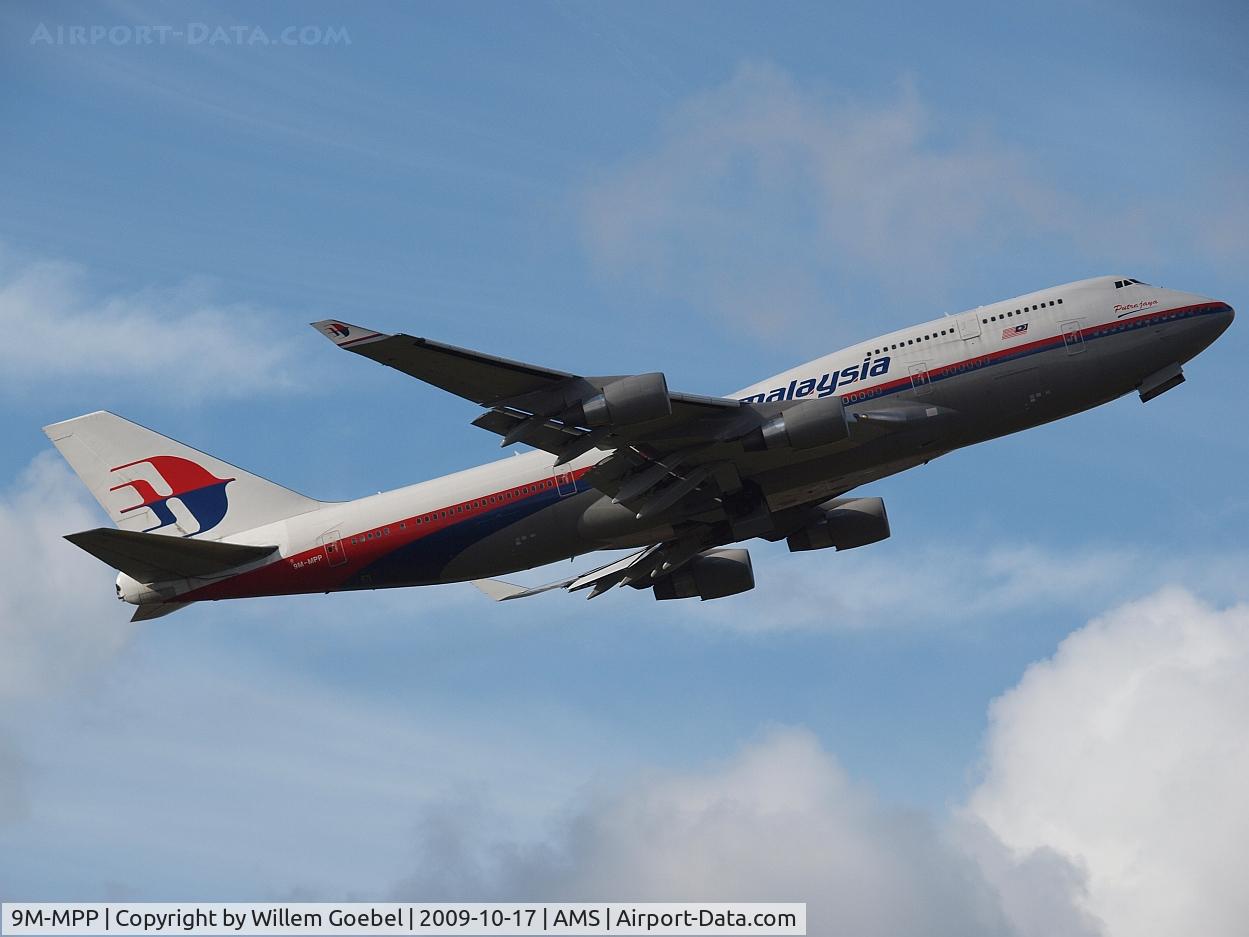 9M-MPP, 2002 Boeing 747-4H6 C/N 29900, Take off of the 