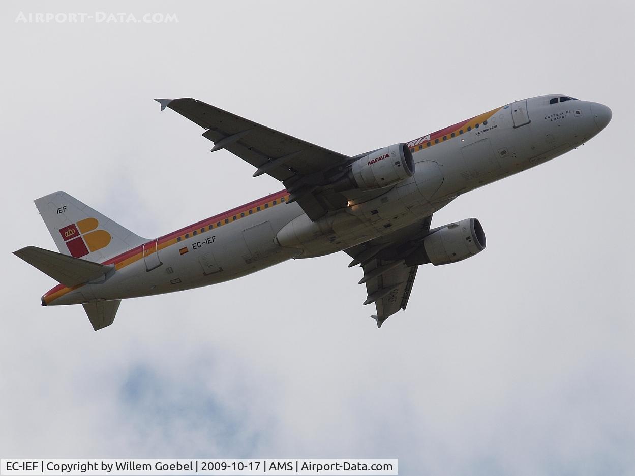 EC-IEF, 2001 Airbus A320-214 C/N 1655, Take off of the 