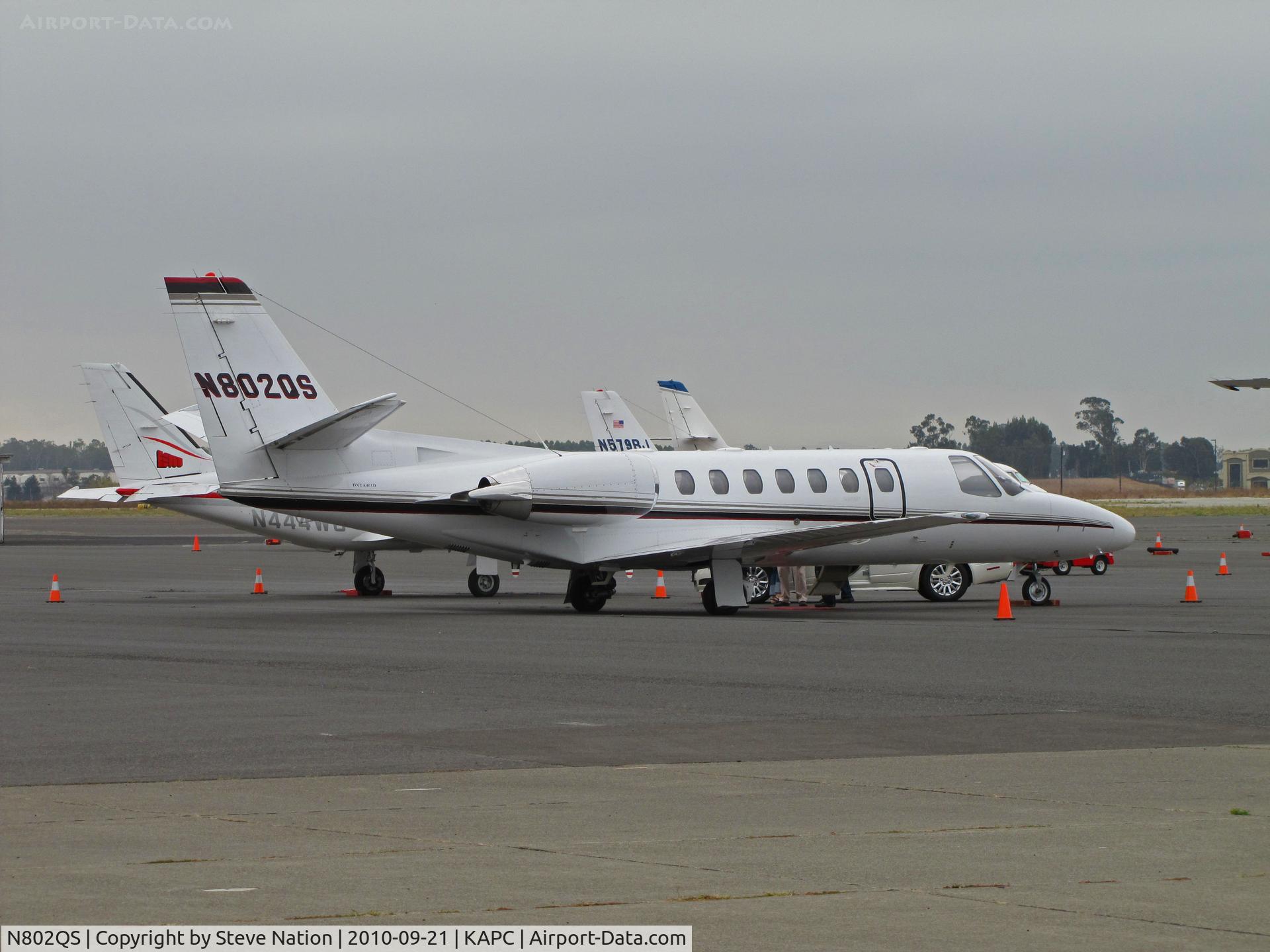 N802QS, 2006 Cessna 560 Citation Encore C/N 560-0706, Netjets 2006 Cessna 560 in from KVNY (Van Nuys, CA) at Napa, CA