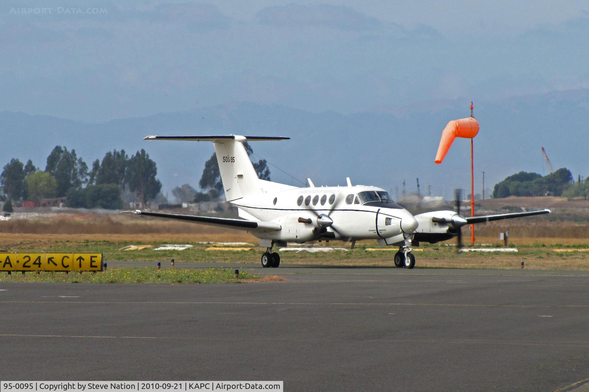 95-0095, 1995 Beech C-12R Huron C/N BW-023, USAR 6-52 AVN C-12R taxiing @ Napa, CA