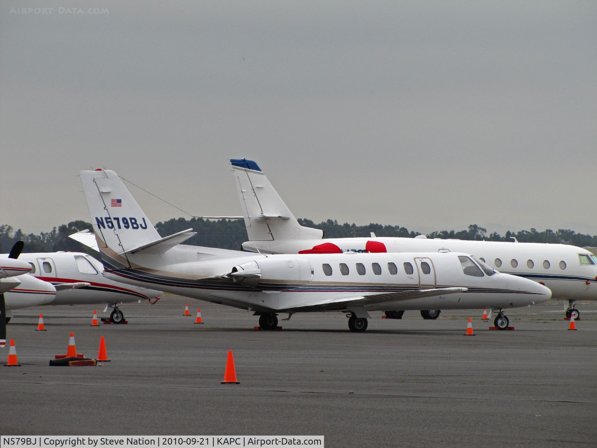 N579BJ, 1996 Cessna 560 C/N 560-0383, 1996 Cessna 560 on bizjet ramp at Napa, CA (KAPC)