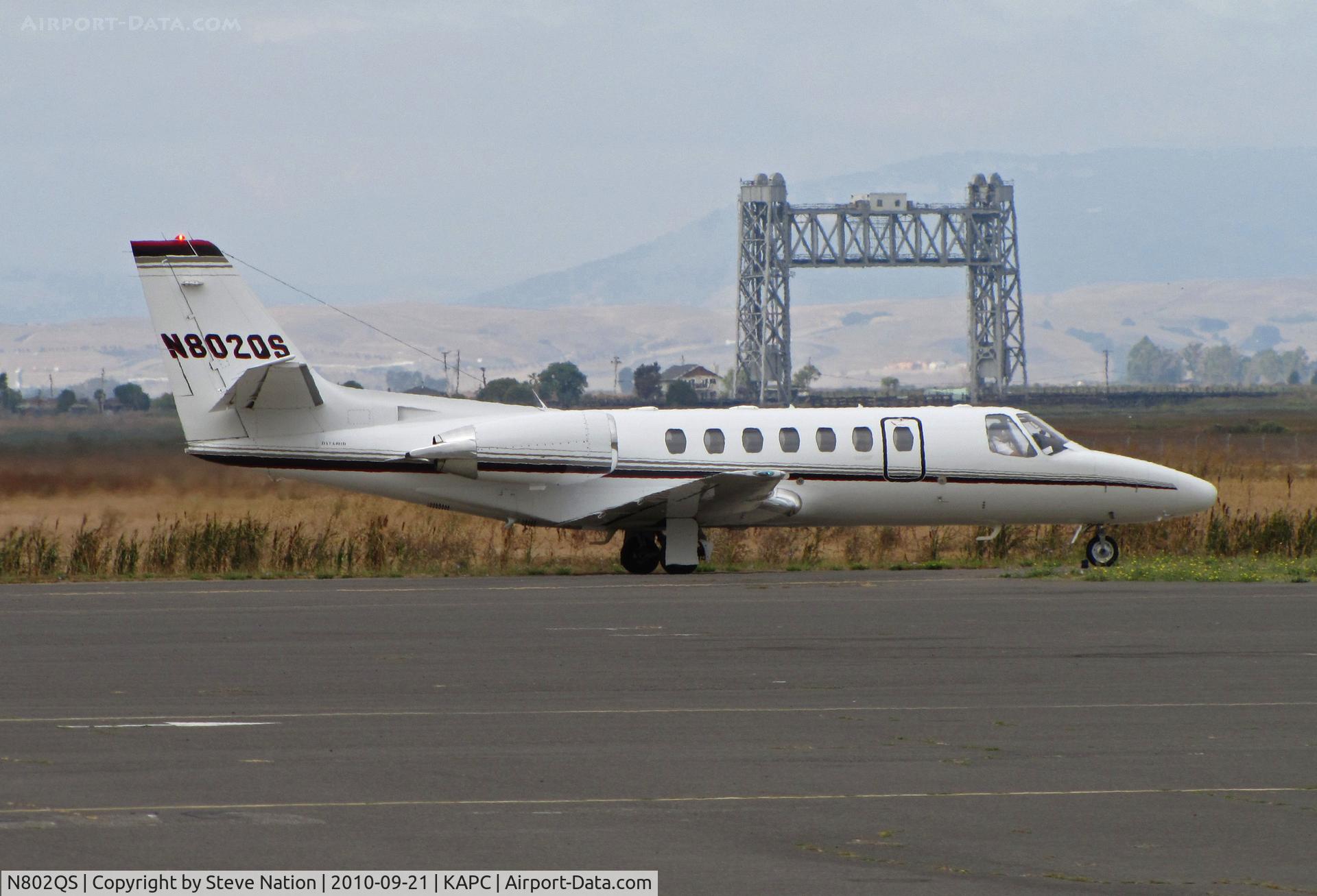 N802QS, 2006 Cessna 560 Citation Encore C/N 560-0706, Netjets 2006 Cessna 560 departing Napa, CA (KAPC) for Santa Barbara, CA (KSBA) - framed by Napa River RR bridge