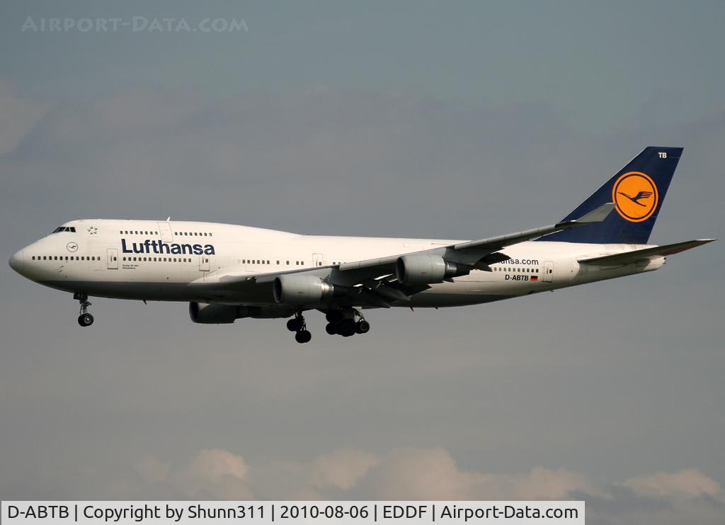 D-ABTB, 1989 Boeing 747-430M C/N 24286, Landing rwy 25 R