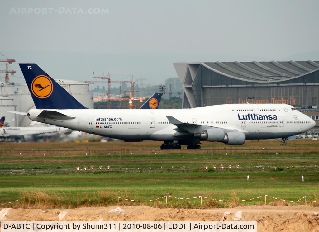 D-ABTC, 1990 Boeing 747-430M C/N 24287, Taxiing to the terminal...