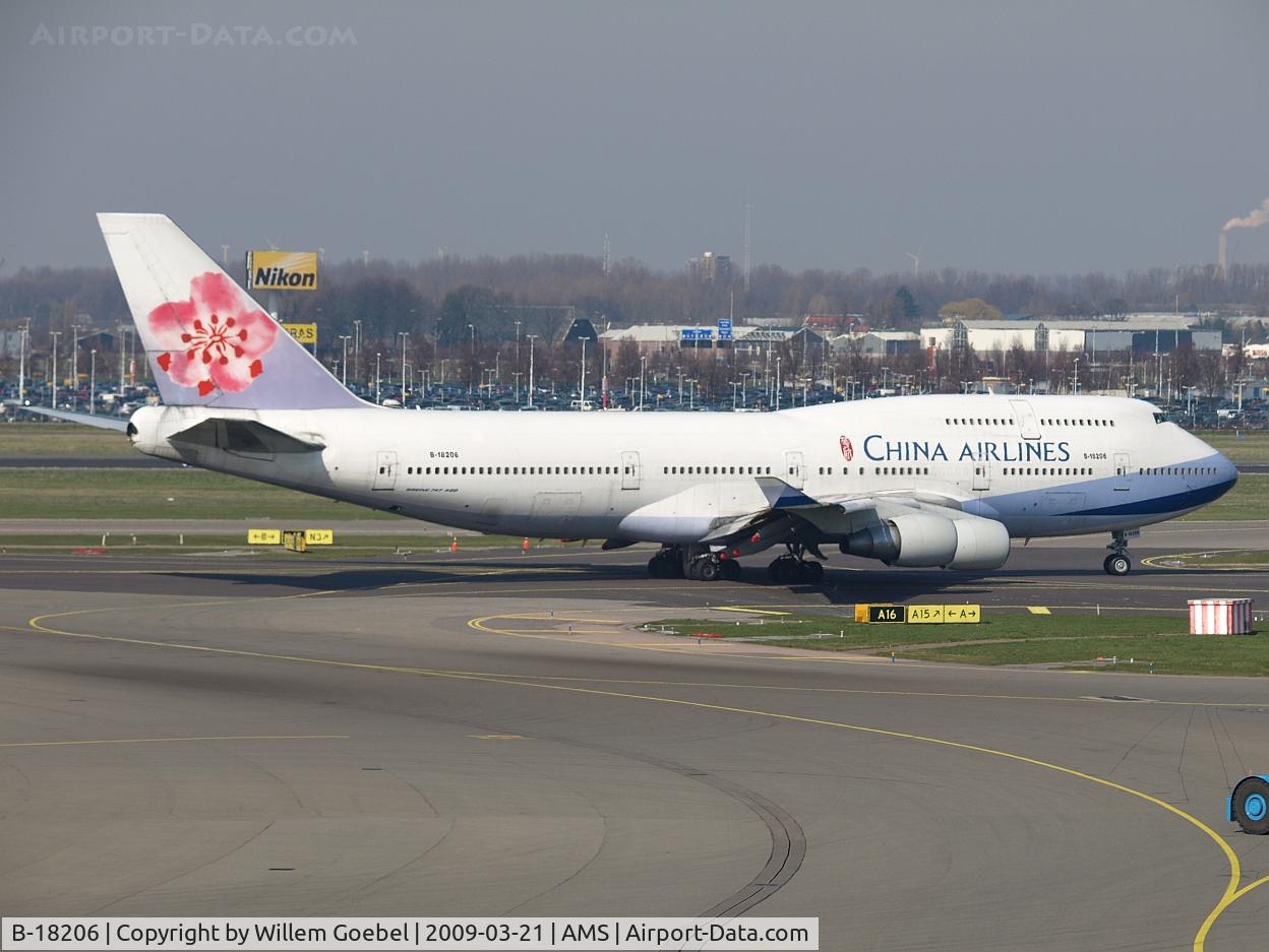 B-18206, 1998 Boeing 747-409 C/N 29030, Taxi for take off of the 
