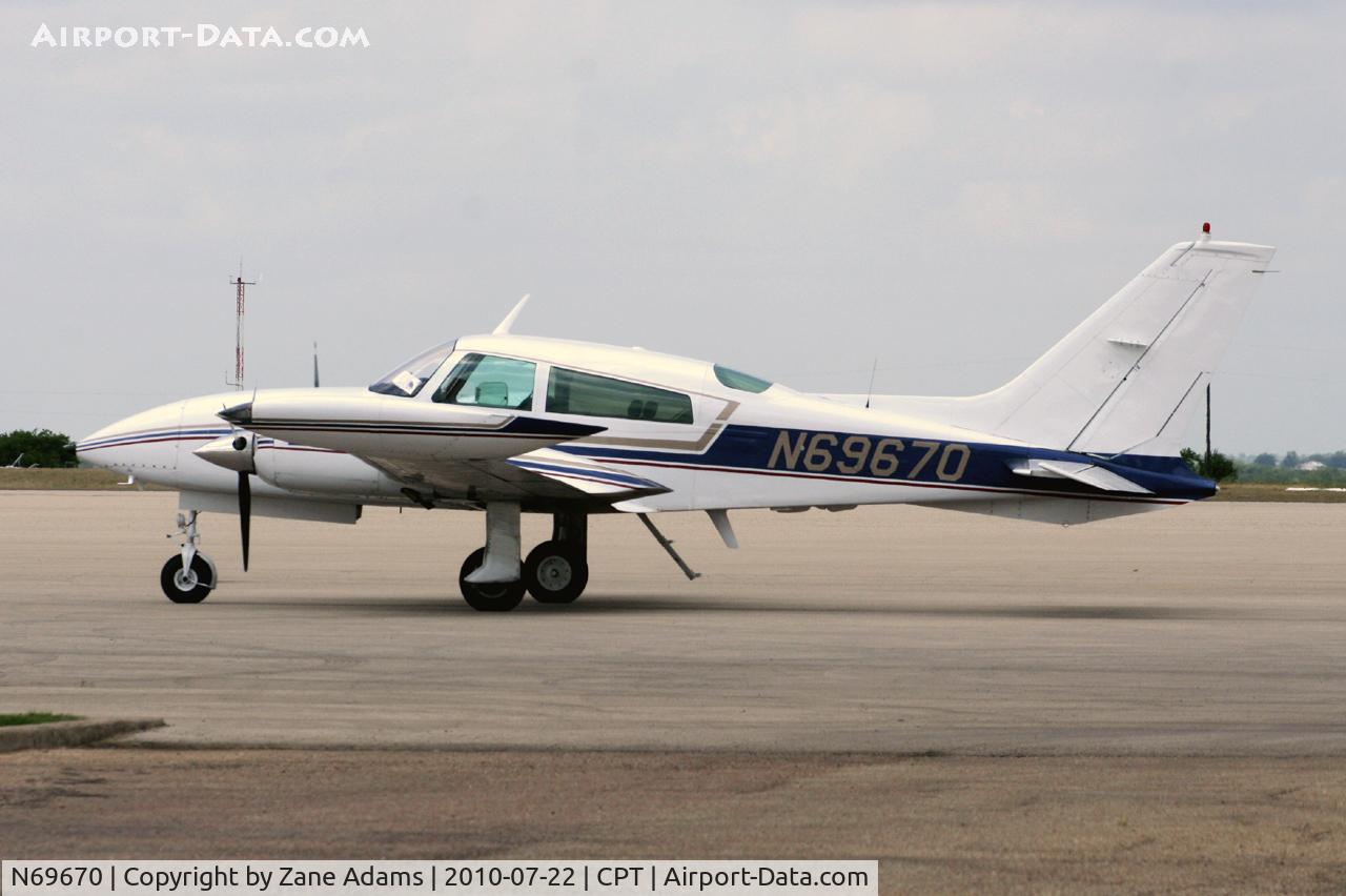 N69670, 1975 Cessna 310R C/N 310R0110, At Cleburne Municipal Airport, TX