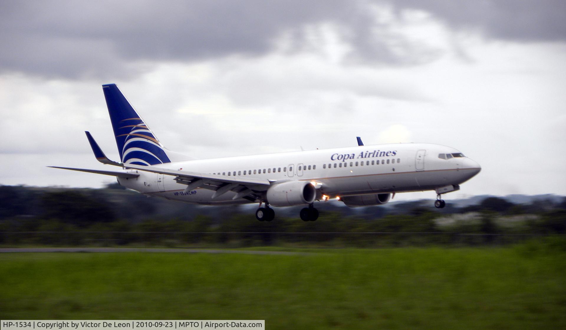 HP-1534, 2001 Boeing 737-86N C/N 28645, landing at 21R at Tocumen international airport