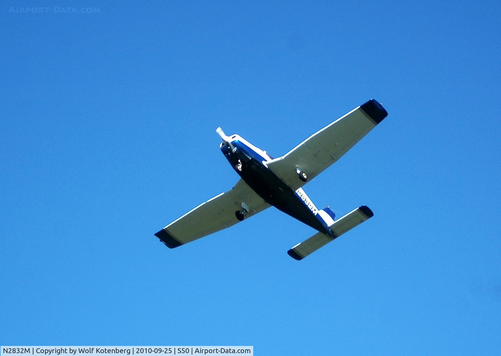 N2832M, 1977 Piper PA-28-161 C/N 28-7816316, take-off power