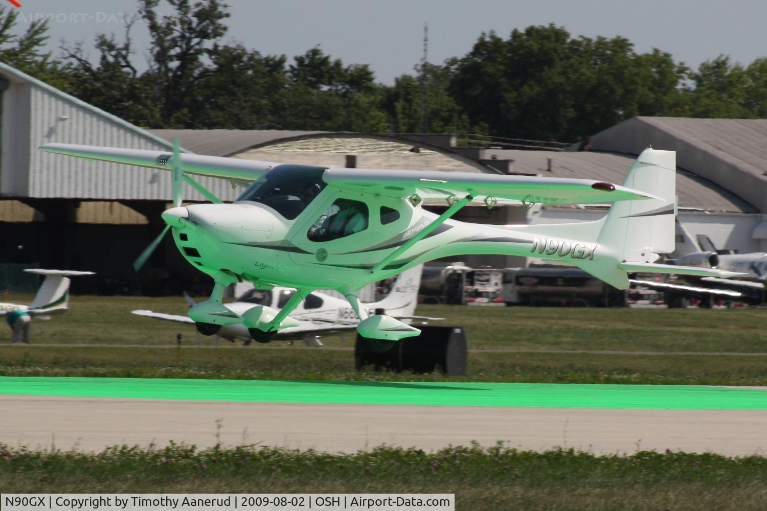 N90GX, Remos GX C/N 313, Remos Acft Gmbh Flugzeugbau REMOS GX, c/n: 313. Land on the green dot and watch your aircraft turn green too.