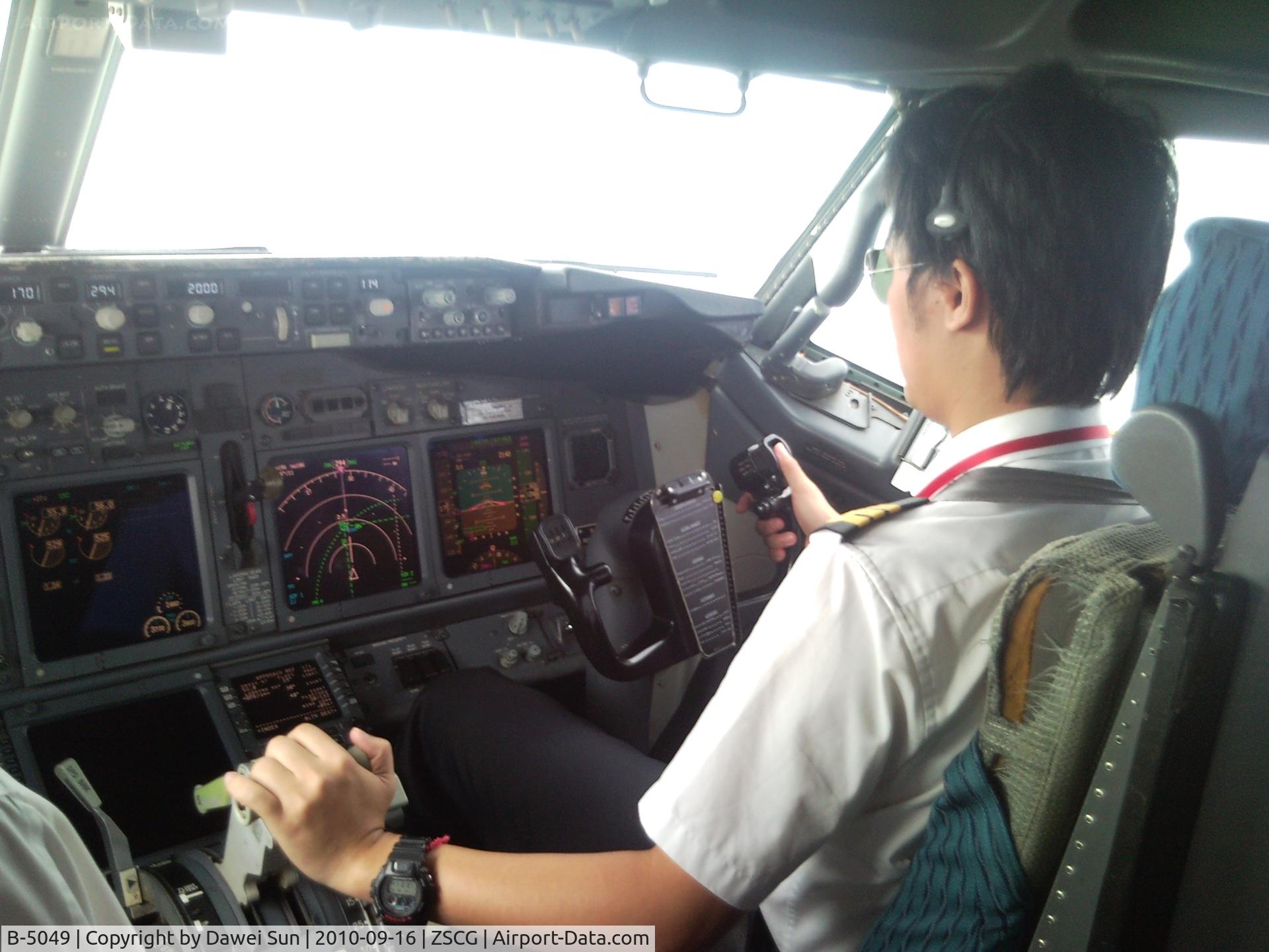 B-5049, 2001 Boeing 737-86N C/N 28639, 5049