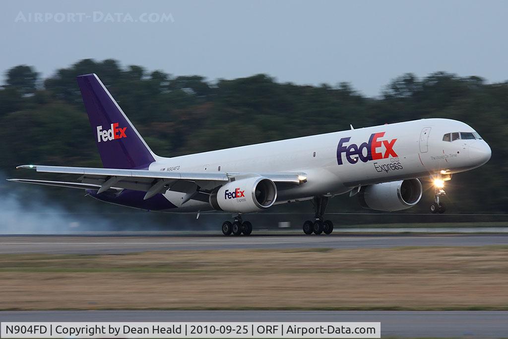 N904FD, 1990 Boeing 757-236/SF C/N 24772, FedEx N904FD (FLT FDX307) from Memphis Int'l (KMEM) landing RWY 23 late in the day.