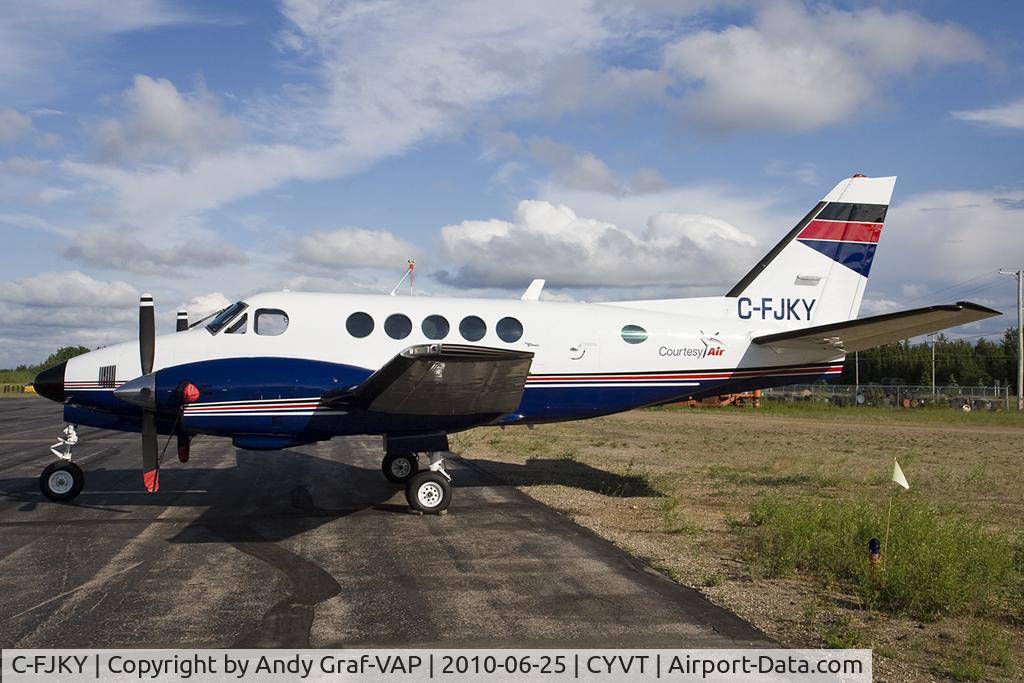 C-FJKY, 1974 Beech A100 King Air C/N B-202, Courtesy Air Beech100