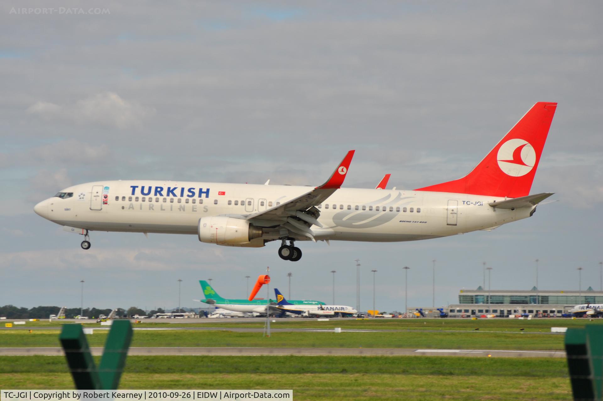 TC-JGI, 2006 Boeing 737-8F2 C/N 34407, THY about to touch down