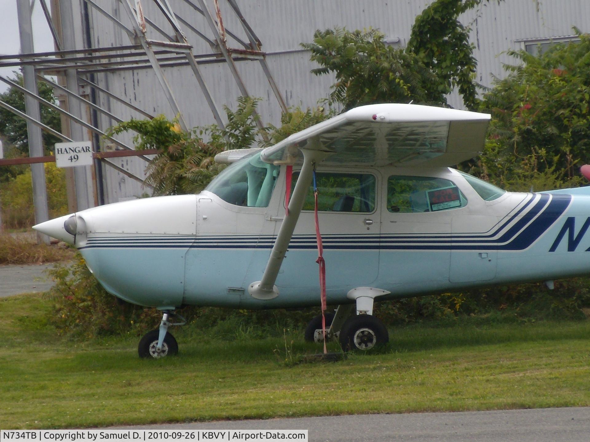 N734TB, 1977 Cessna 172N C/N 17269091, N734TB cowling