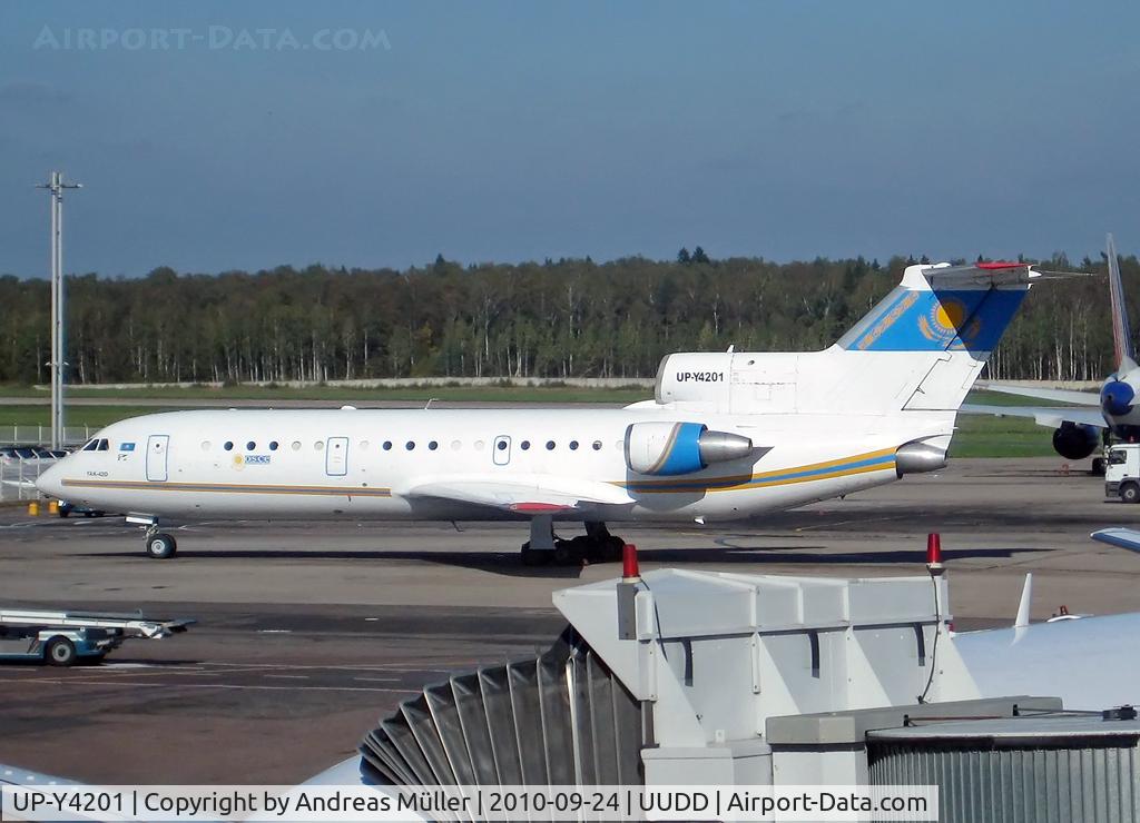 UP-Y4201, 1993 Yakovlev Yak-42D C/N 4520423302017, Parked @ DME