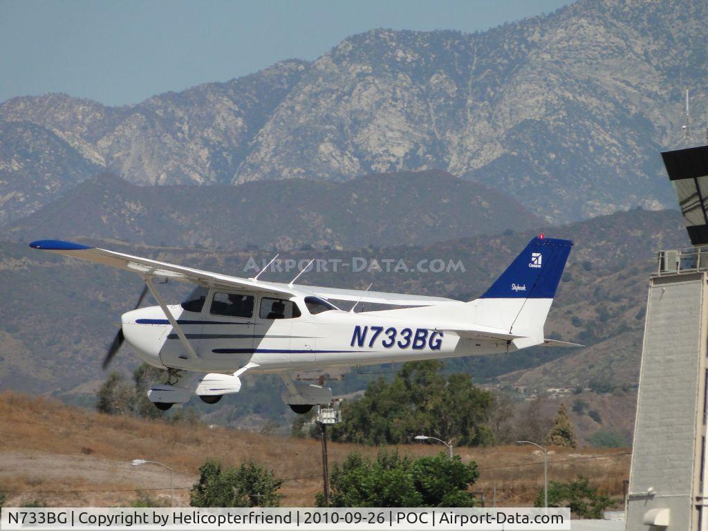 N733BG, 1976 Cessna 172N C/N 17268163, Airbourne after take off from runway 26L