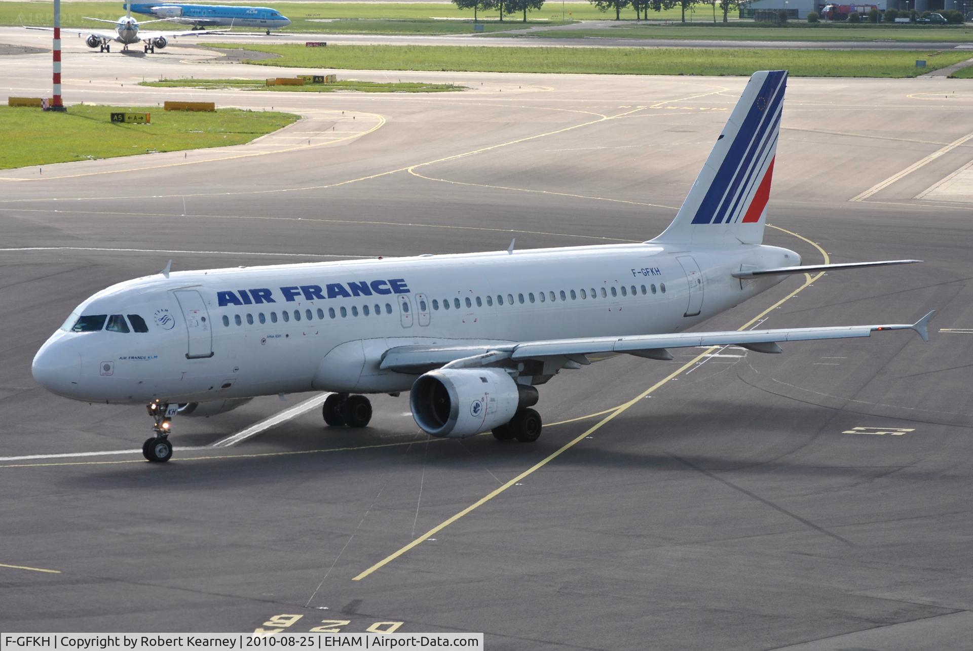 F-GFKH, 1989 Airbus A320-211 C/N 0061, AFR taxiing out for departure