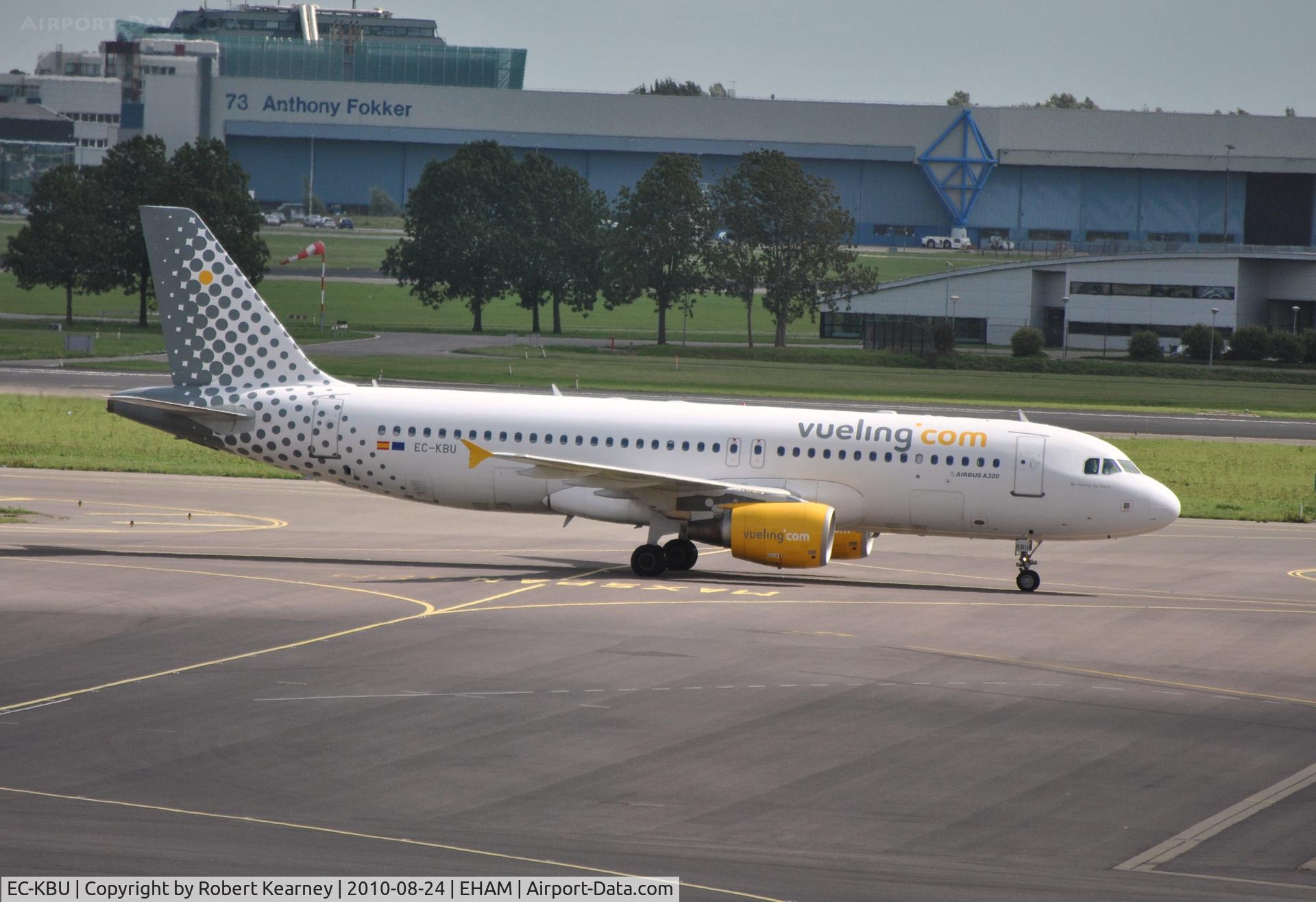 EC-KBU, 2001 Airbus A320-214 C/N 1413, Vueling taxiing after arrival