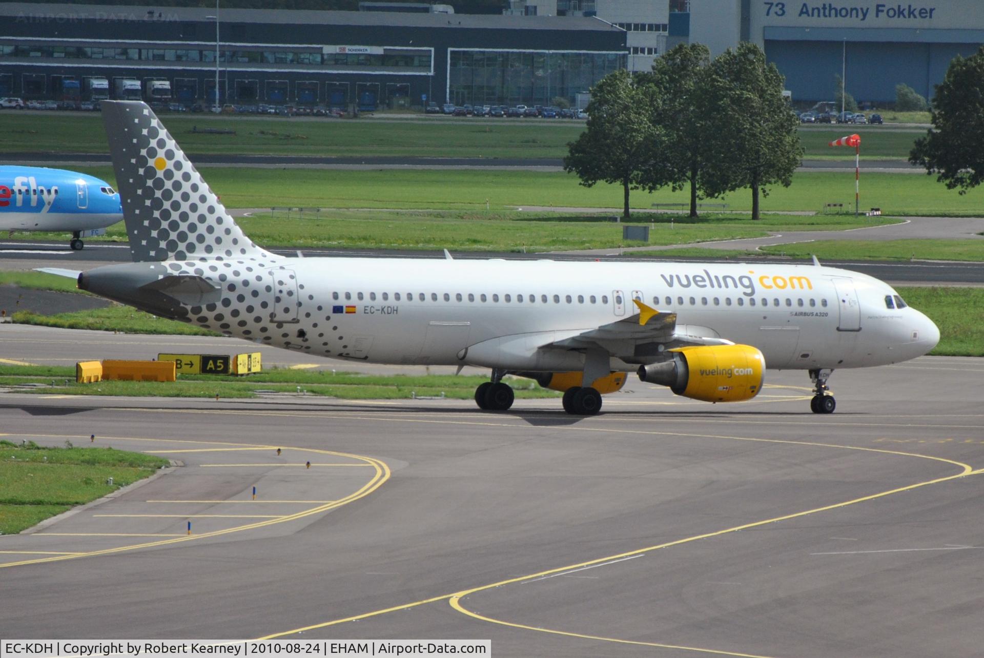 EC-KDH, 2007 Airbus A320-214 C/N 3083, Vueling turning out onto the outer t/w for departure