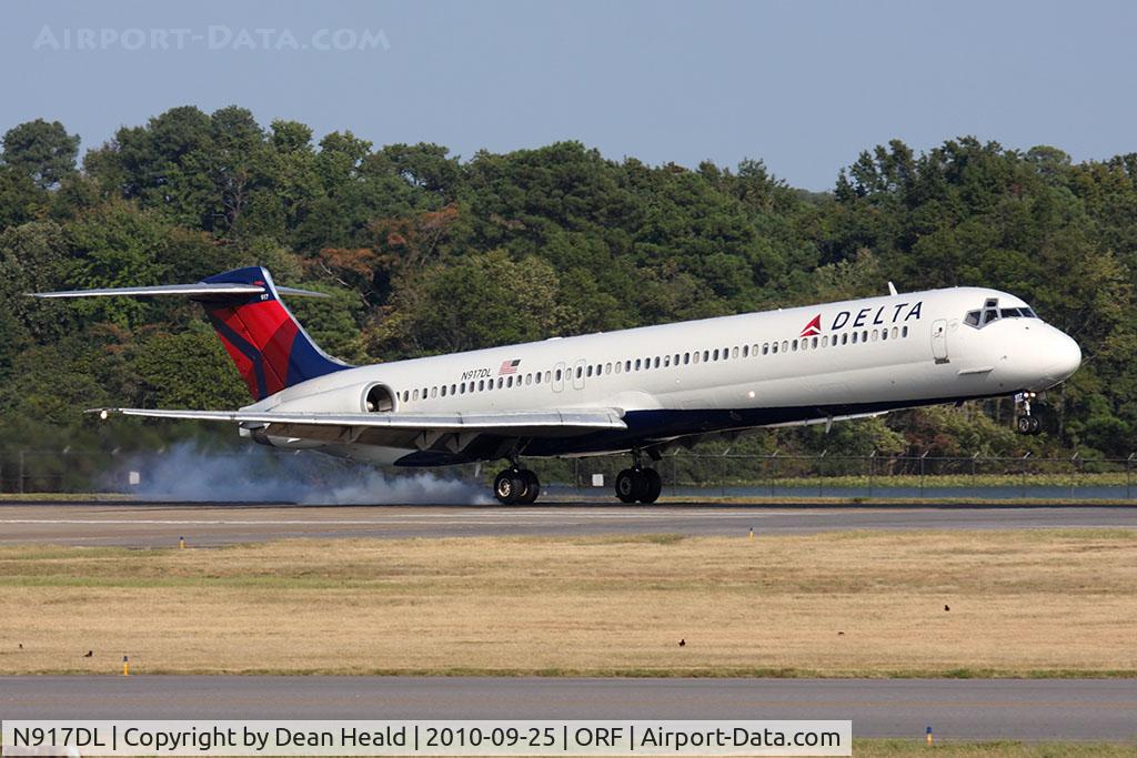 N917DL, 1988 McDonnell Douglas MD-88 C/N 49573, Delta Air Lines N917DL from Hartsfield-Jackson Atlanta Int'l (KATL) landing RWY 23.